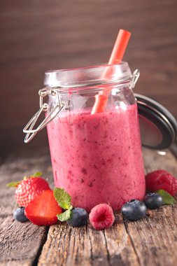 taze çilek güler yüzlü