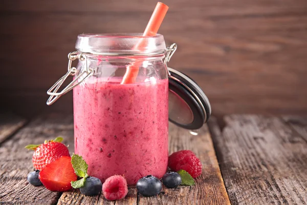 Świeże jagody smoothie — Zdjęcie stockowe