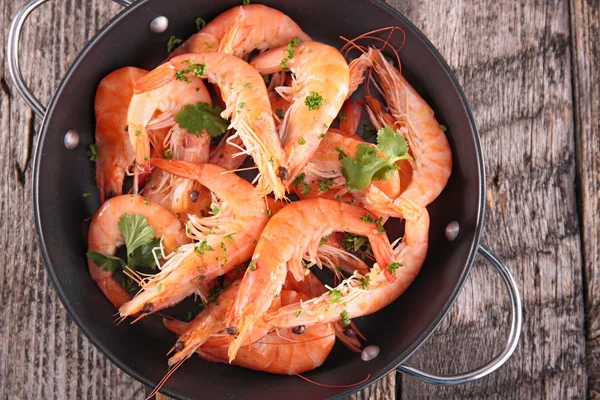 Boiled shrimps in pan — Stock Photo, Image