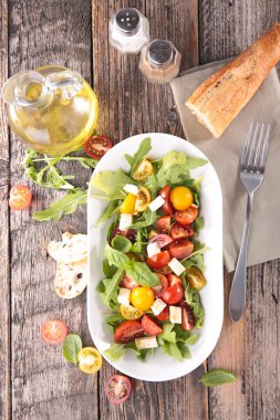 Taze domates salatası