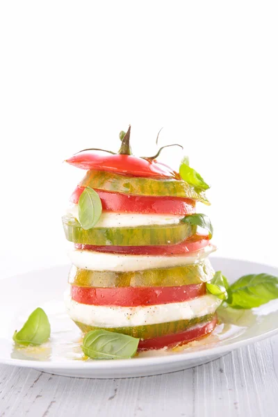 トマトとモッツァレラのバジル風味 — ストック写真