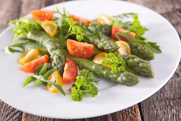 Asparagus and vegetables salad — Zdjęcie stockowe