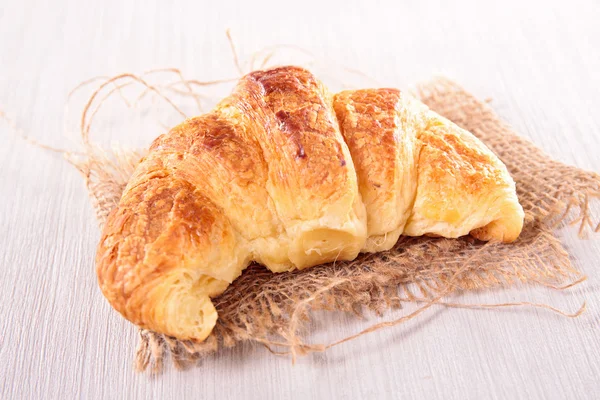 Färska hela croissant — Stockfoto