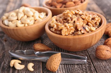 çeşitli kuru fındık