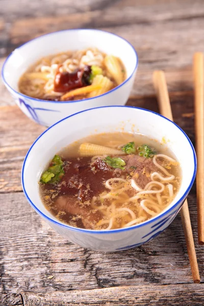 Miski z Chińska zupa — Zdjęcie stockowe
