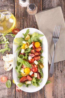 Sebze domates salatası