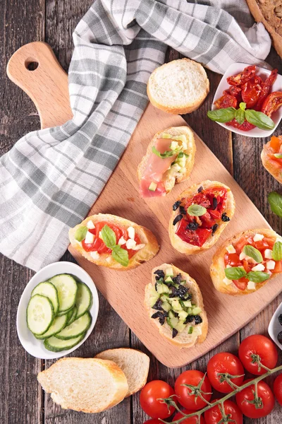 Bruschetta a jiné přísady — Stock fotografie