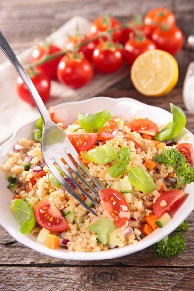 Sałatka jarzynowa z quinoa — Zdjęcie stockowe