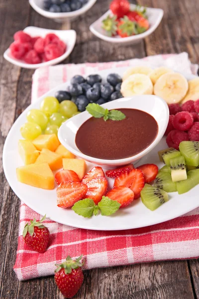 Fruits and chocolate sauce with mint — Stock Photo, Image