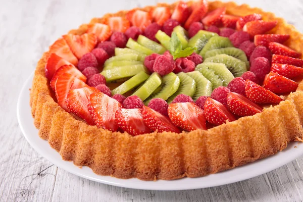 Cake with fruit and berries — Stock Photo, Image