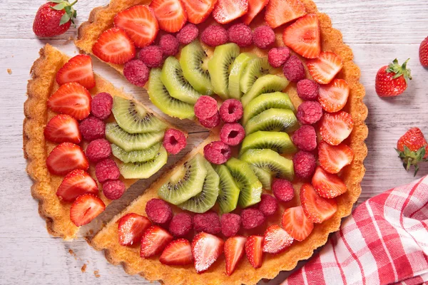 딸기와 과일 케이크 — 스톡 사진