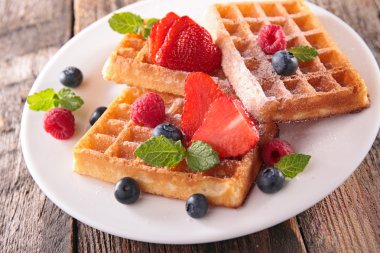 Waffle, tatlı çilek