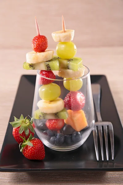Sobremesa de frutas em pau — Fotografia de Stock
