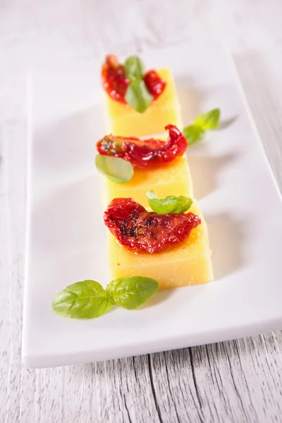 Apéritif, polenta et tomate — Photo