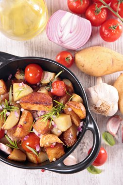 Fırında patates domates ve sarımsak ile