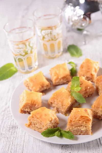 Baklava dessert and tea — Stock Photo, Image