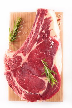 rosemary ile ham sığır eti biftek