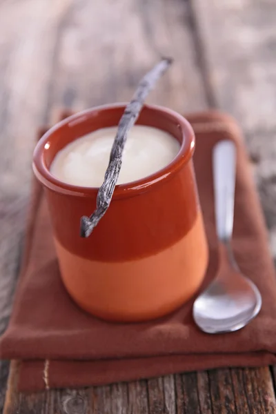 Yogurt fresco con vainilla — Foto de Stock