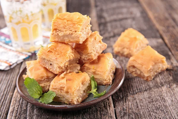 Baklava-Dessert und Tee — Stockfoto