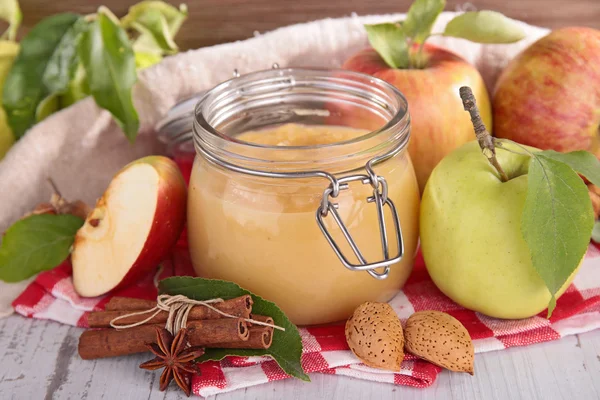 Apple sauce with spices — Stock Photo, Image