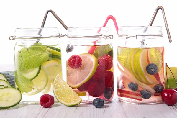 Detox water met vruchten — Stockfoto