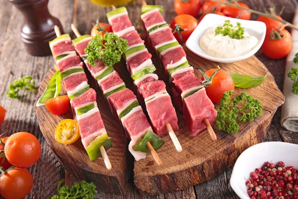 Carne de churrasco com legumes — Fotografia de Stock