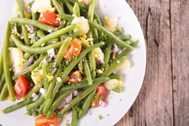 Yeşil fasulye domates ve patates salatası