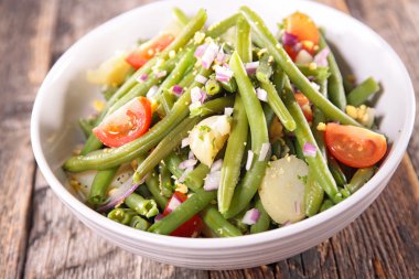 Yeşil fasulye domates ve patates salatası