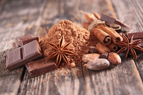 Ingredientes de chocolate e especiarias — Fotografia de Stock