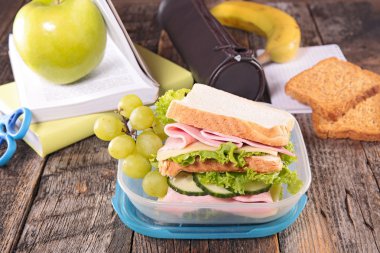 sandviç ve üzüm yemek kutusu
