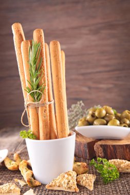 zeytin, breadsticks, meze