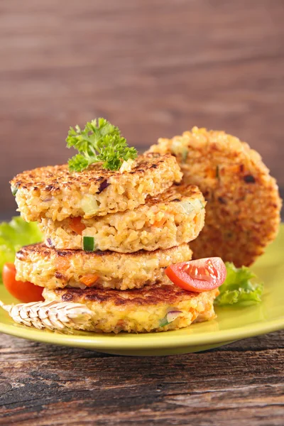 Galette com quinoa e legumes — Fotografia de Stock