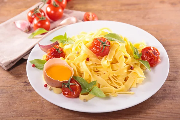 Tagliatelle pasta med ägg — Stockfoto