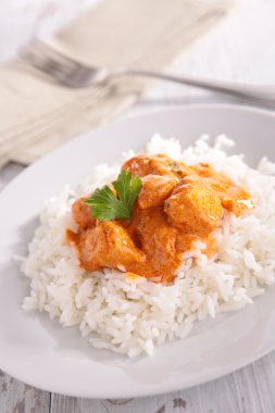 tavuk sosu ve pirinç