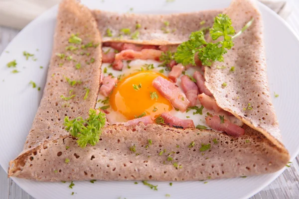 Buckwheat galette with egg — Stock Photo, Image