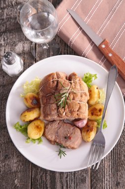 Dana ve salata kızartma