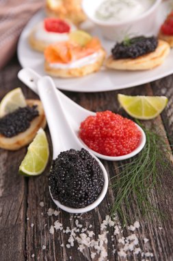taze kırmızı ve siyah havyar