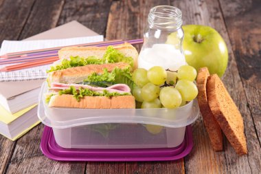 sandviç okul öğle yemeği için