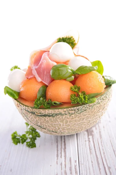 Sárgadinnye-saláta, sajt és sonka — Stock Fotó