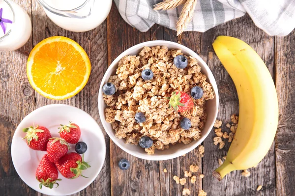 Muesli con frutas de bayas — Foto de Stock