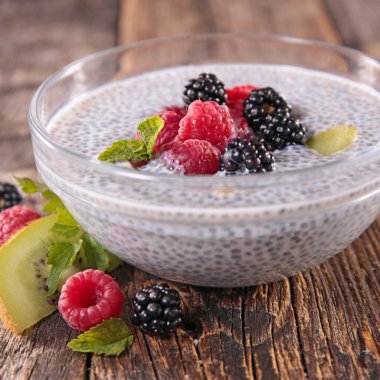 Chia tohum puding meyve ile