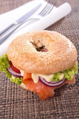 Hamburger ile Somon fileto