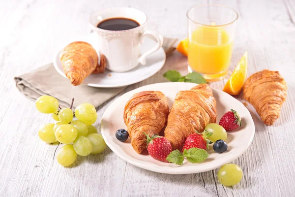 Croissants, Orangensaft, Kaffee — Stockfoto
