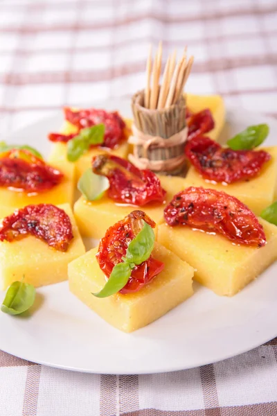 Antipasto, polenta e pomodoro secco — Foto Stock