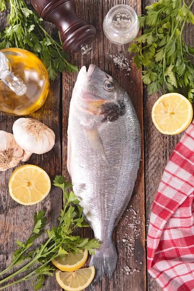 Pescado dorado crudo — Foto de Stock