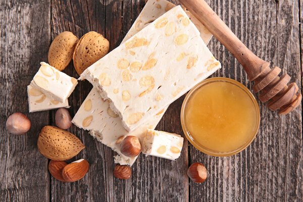 Нуга десерт с орехами
