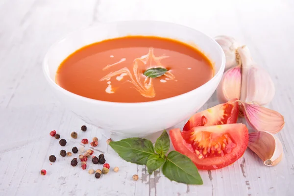 Zupa pomidorowa w misce — Zdjęcie stockowe