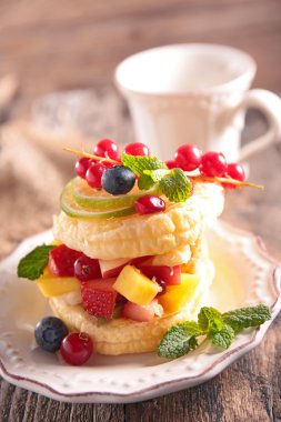 bisküvi ile meyve salatası