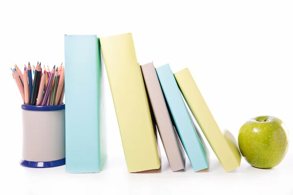 Knihy, tužky a apple — Stock fotografie