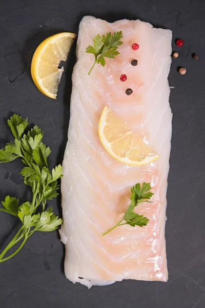 Filetto di pesce crudo — Foto Stock